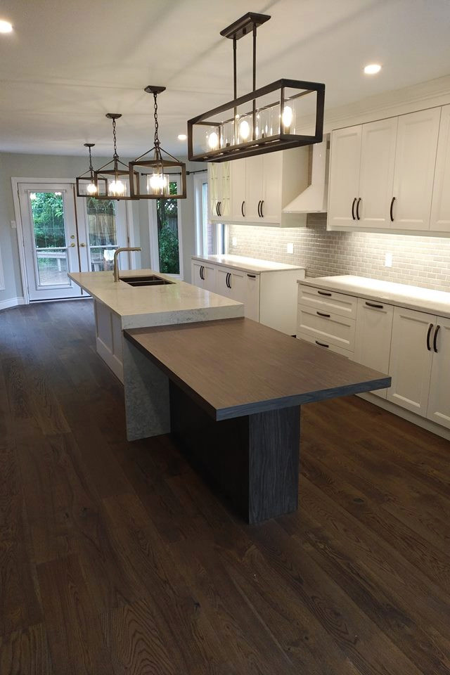 Transitional kitchen photo in Toronto