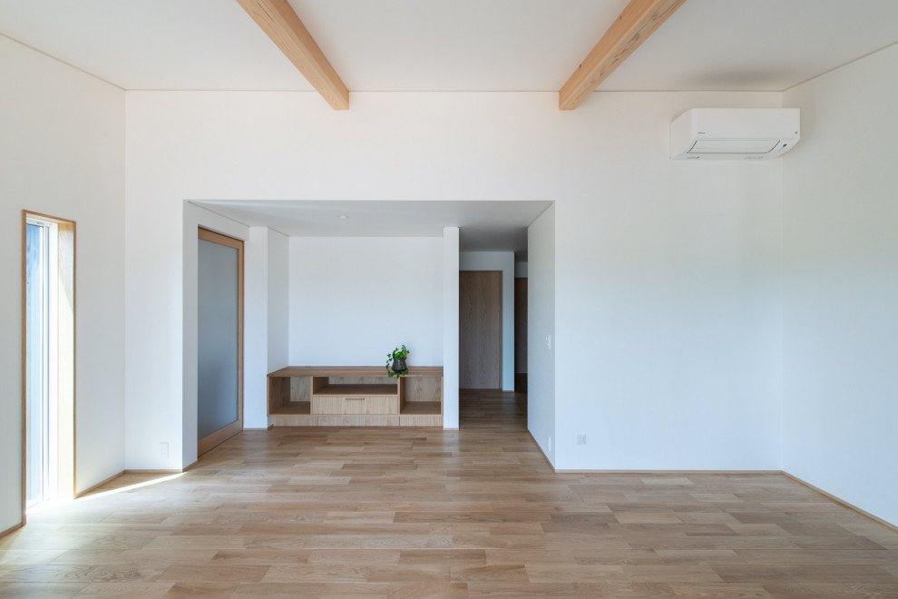 他の地域にあるおしゃれなリビングの写真