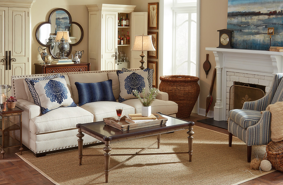 Design ideas for a traditional living room in Houston.