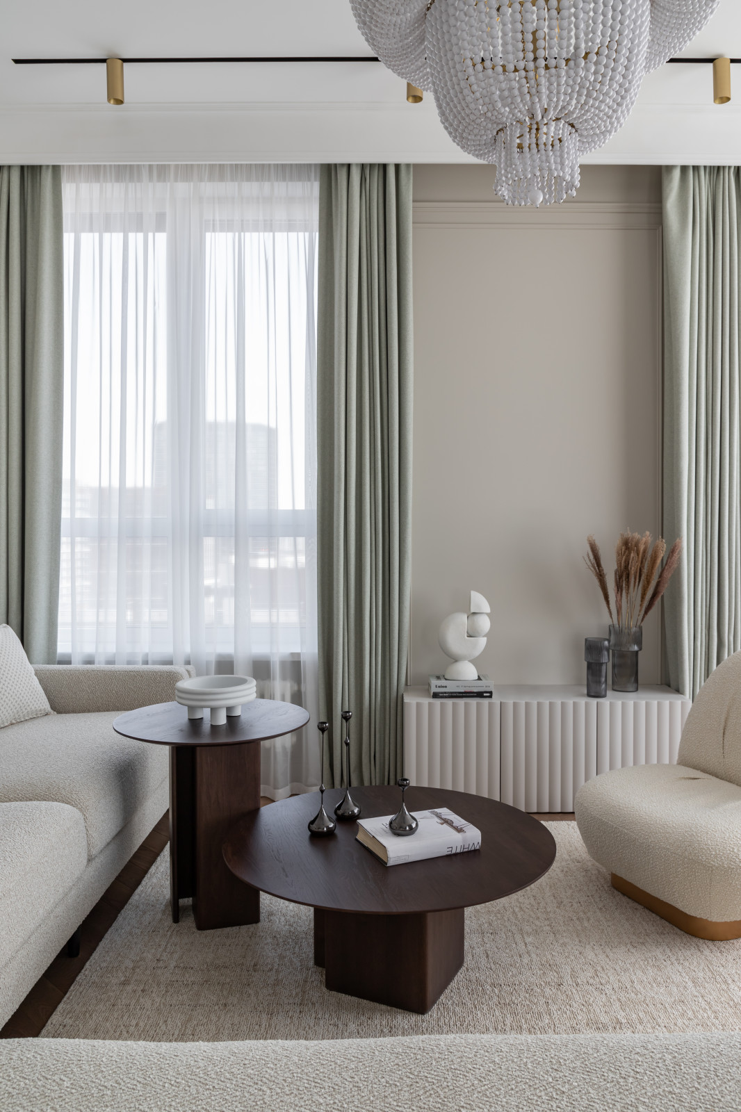 Просторная квартира в светлых оттенках