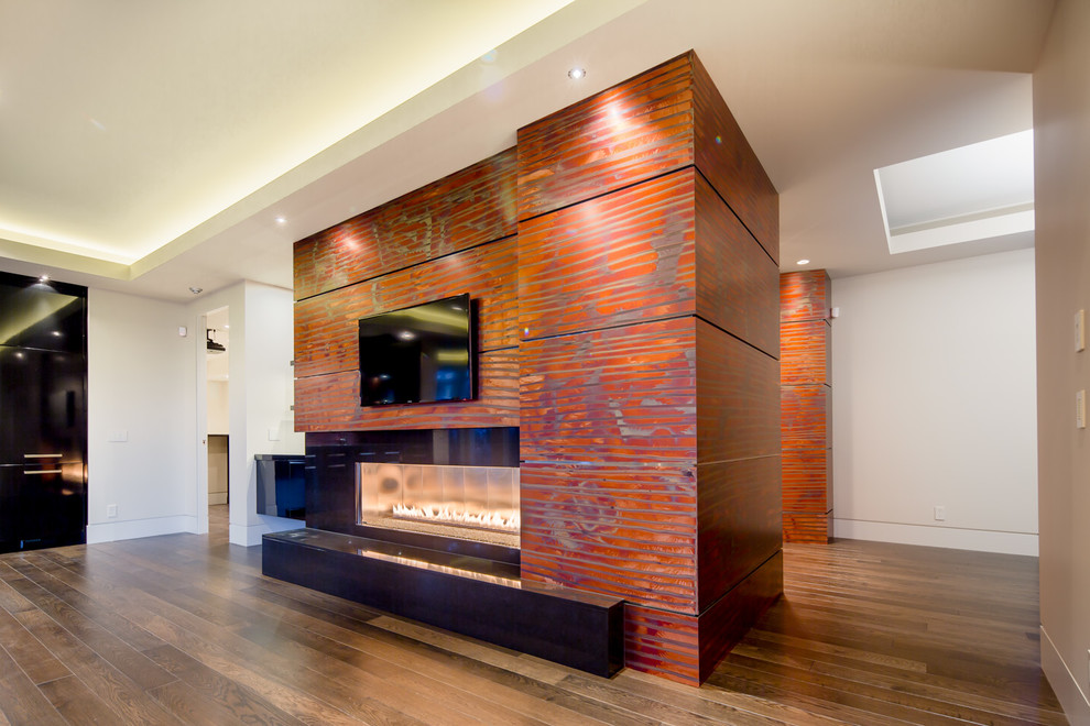 Contemporary family room in Vancouver.