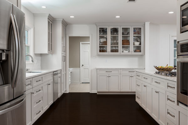 Open concept kitchen - large transitional l-shaped open concept kitchen idea with shaker cabinets and a peninsula