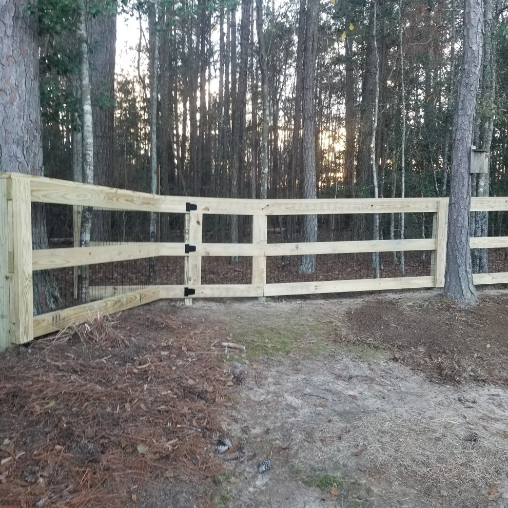 Custom Fence and Gate on Newberry