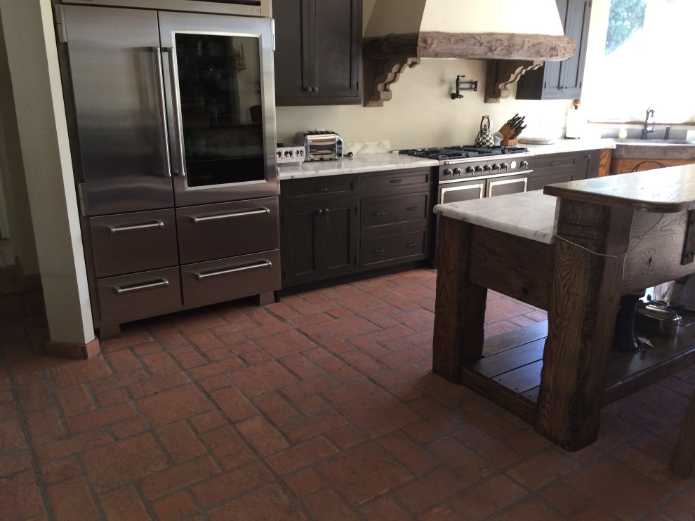 Example of a mountain style kitchen design in Austin