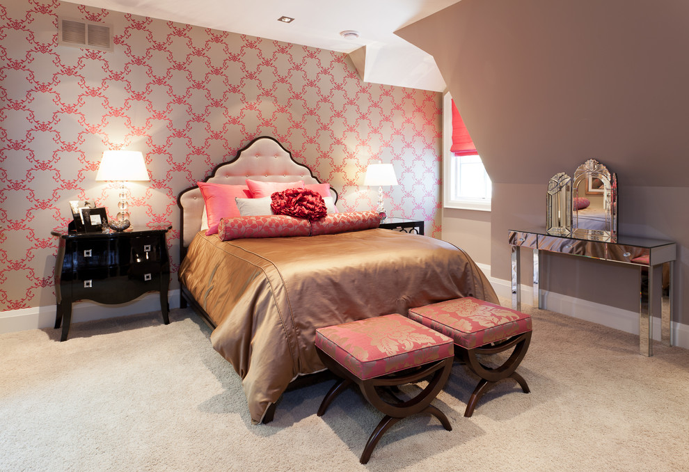 Photo of a mid-sized traditional guest bedroom in Toronto with pink walls and carpet.