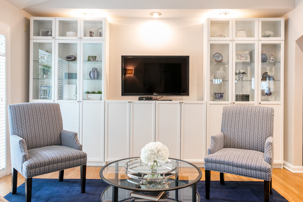 Transitional home design photo in Austin