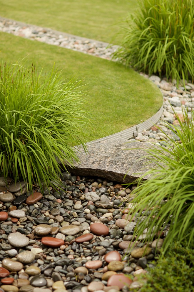 Inspiration for a large asian backyard full sun formal garden for summer in Toronto with a garden path and gravel.