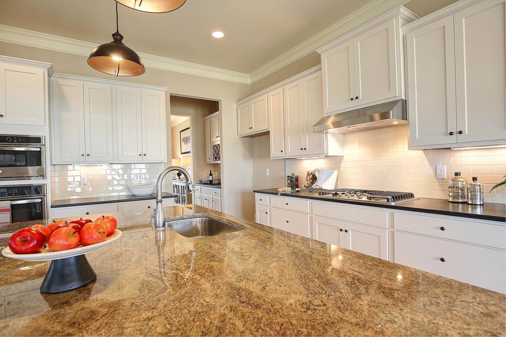 Inspiration for a transitional kitchen remodel in Richmond