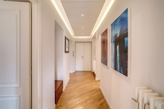 LA CASA DI FRANCO modern-hallway-and-landing
