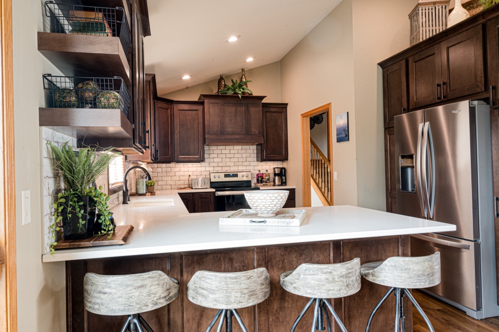 Kitchen - transitional kitchen idea