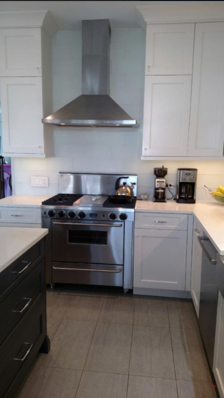 Kitchen - kitchen idea in Chicago