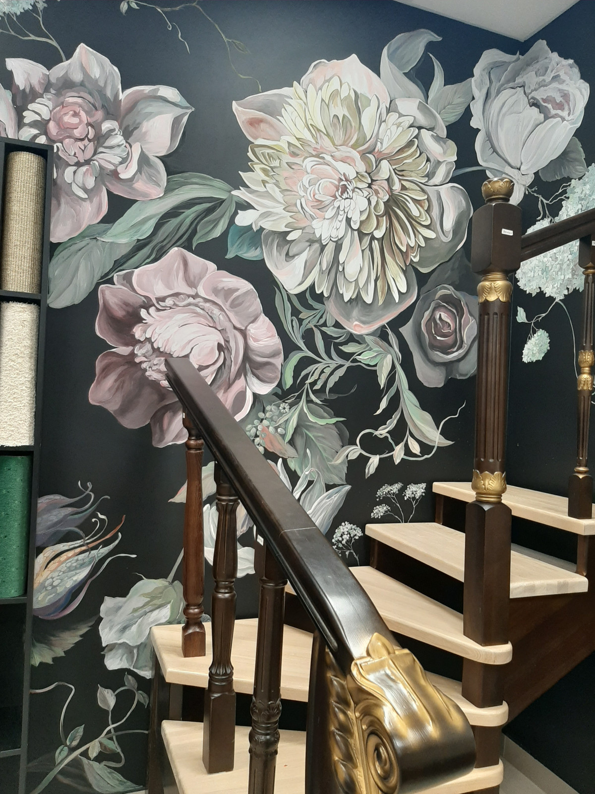 Художественная роспись стен на тему цветы "Пионы"