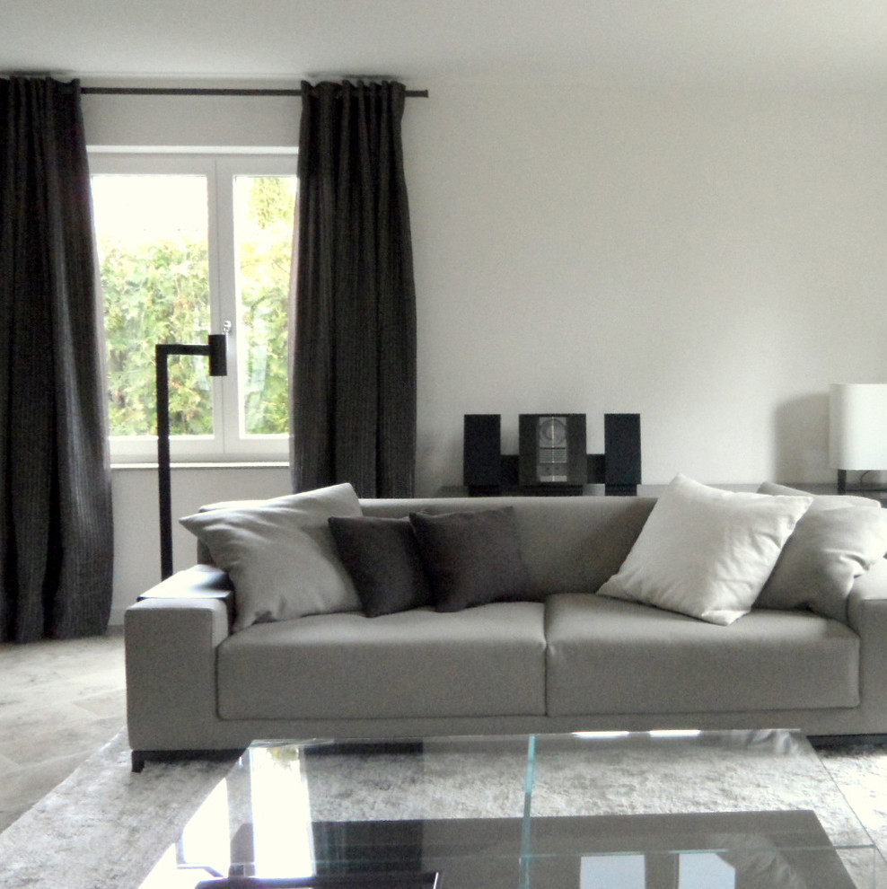 Photo of a contemporary family room in Stuttgart.