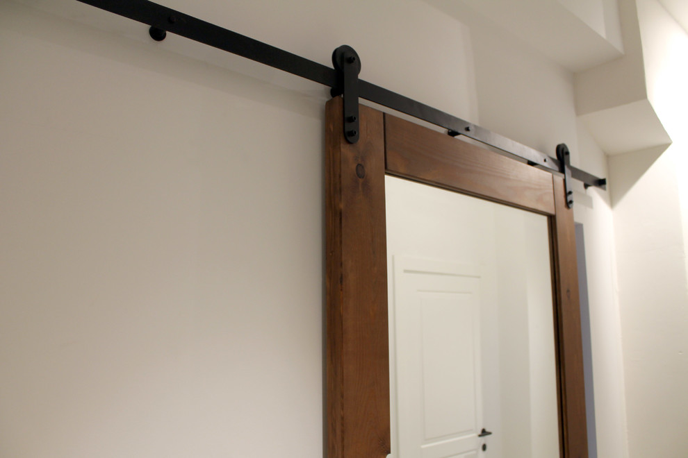 Амбарная дверь с зеркалом