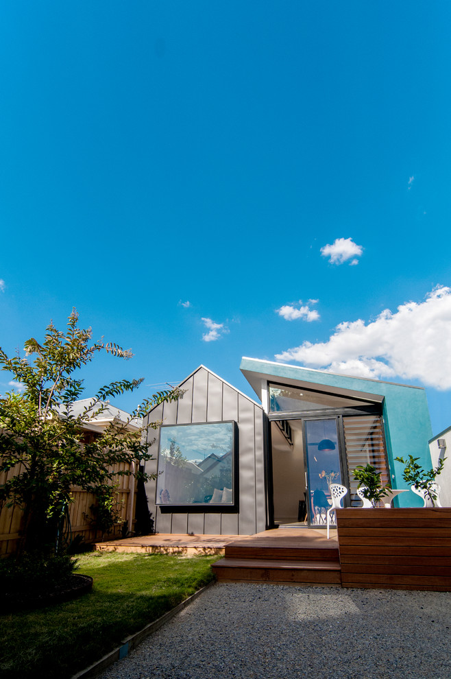 Photo of a contemporary exterior in Melbourne with metal siding.