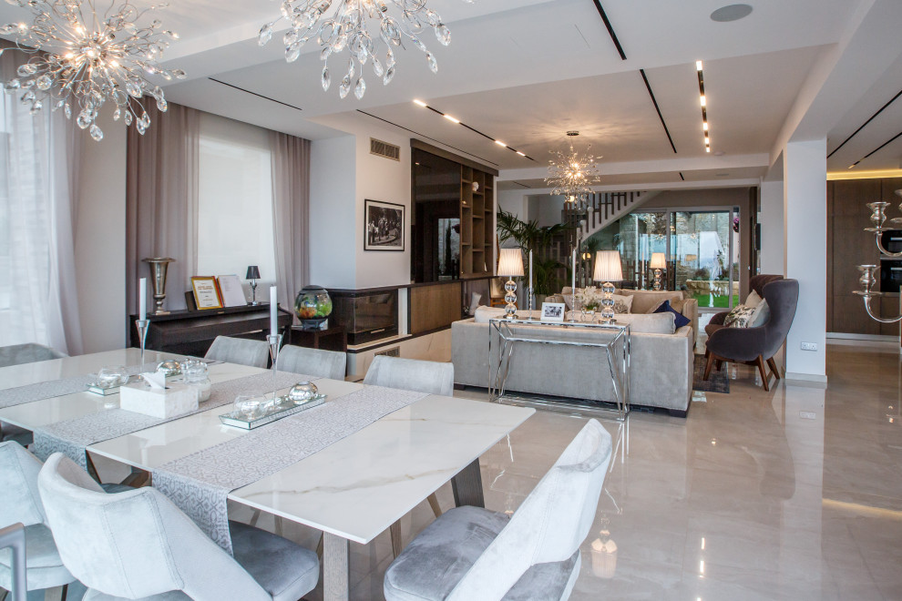 Idee per una sala da pranzo minimalista con pavimento in marmo, pavimento beige e soffitto ribassato
