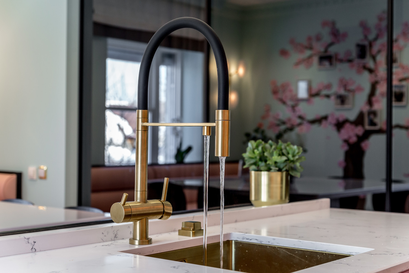 КУХНЯ ПОД САКУРОЙ