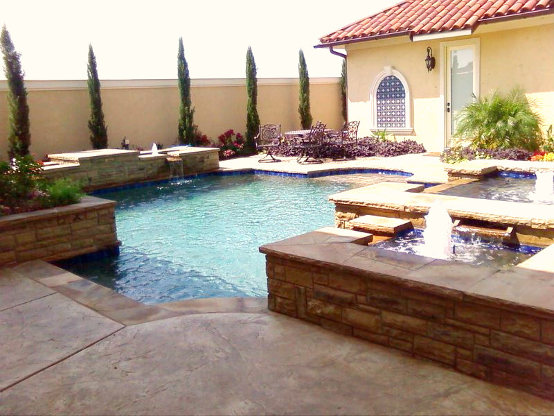 Photo of a mediterranean pool in Dallas.