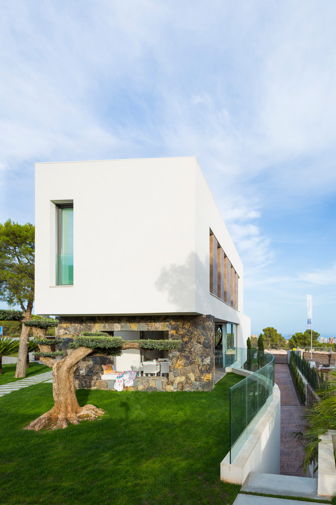 Inspiration for a contemporary exterior in Alicante-Costa Blanca.
