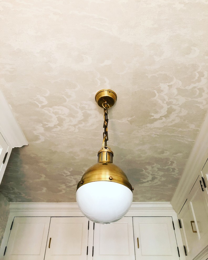 Inspiration for a transitional kitchen remodel in Milwaukee
