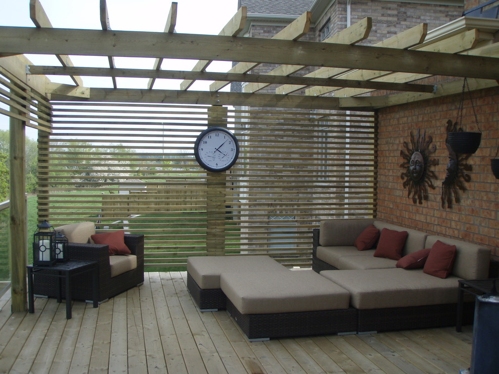 Deck - rustic deck idea in Toronto