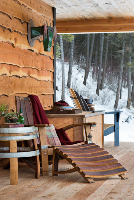 Small mountain style porch idea