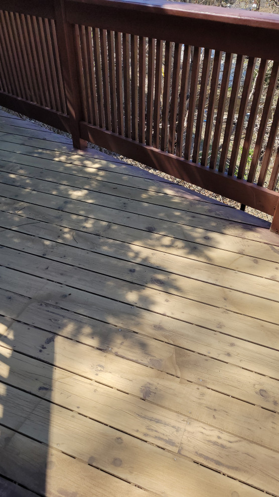 Deck Sanding & Staining