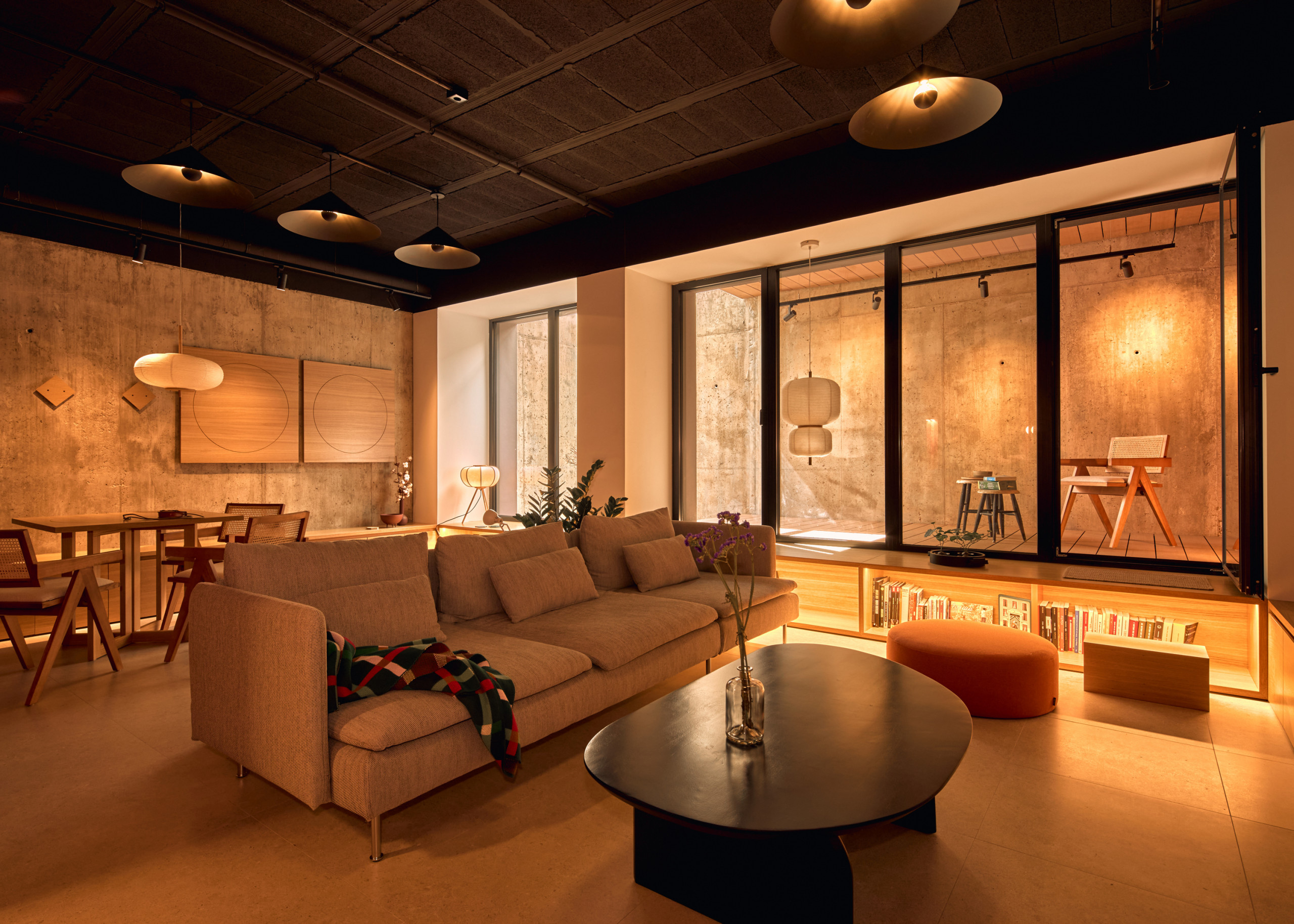 Homothecy - Zona común, modo noche