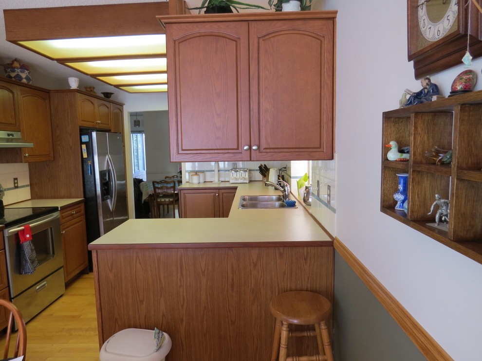 Inspiration for a rustic kitchen remodel in Calgary