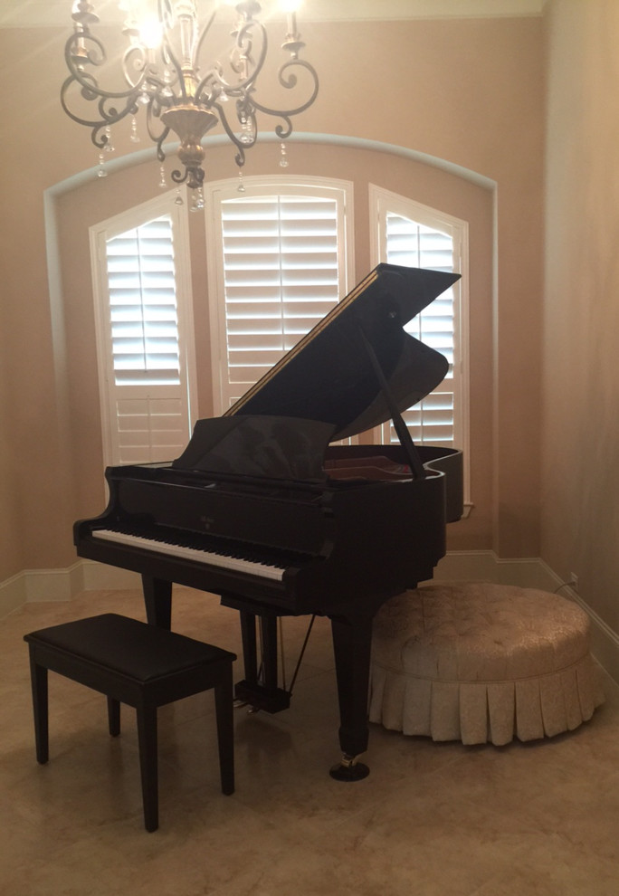 Inspiration for a transitional home design remodel in Houston