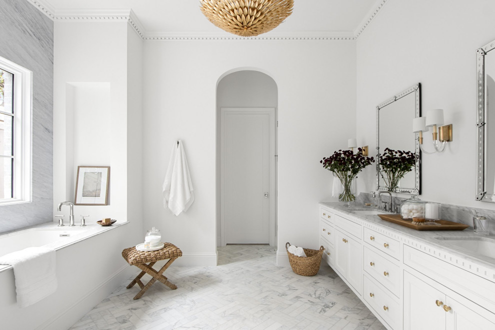 Bathroom - coastal bathroom idea in Dallas