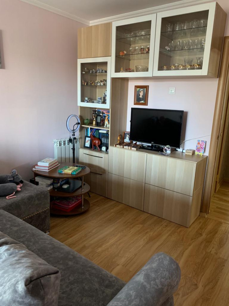 Переделка детской - гостиной в более современное пространство.