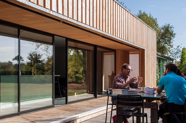 Maison B2 contemporary-deck