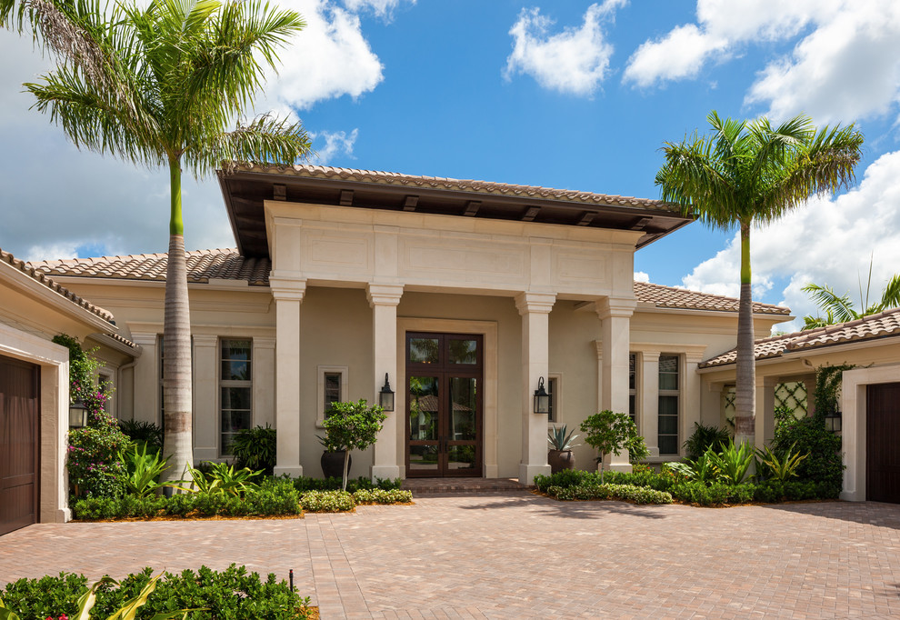 Design ideas for a transitional exterior in Miami.