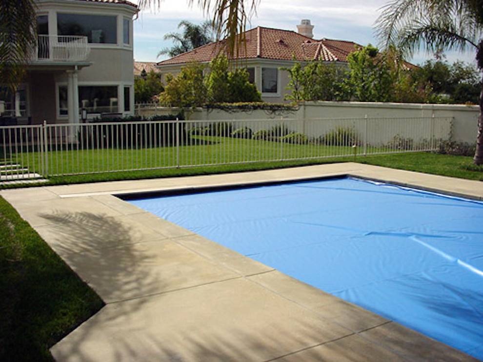 Example of a large concrete and rectangular pool design in Miami