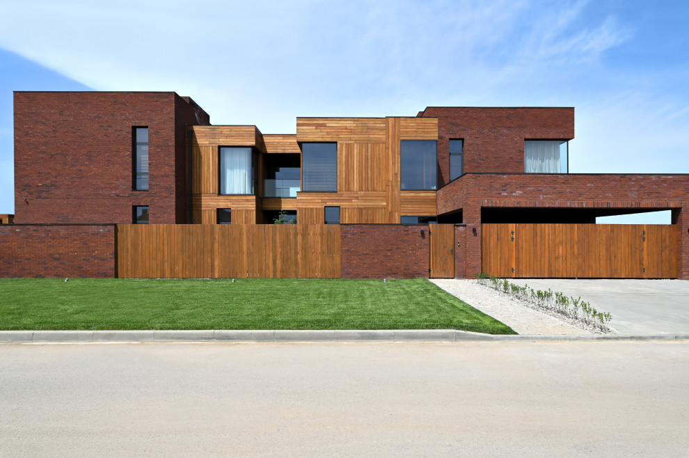Идея дизайна: большой, двухэтажный, кирпичный, коричневый дом в современном стиле с плоской крышей