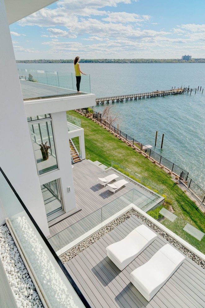Inspiration for an expansive modern rooftop deck in New York with with dock and no cover.