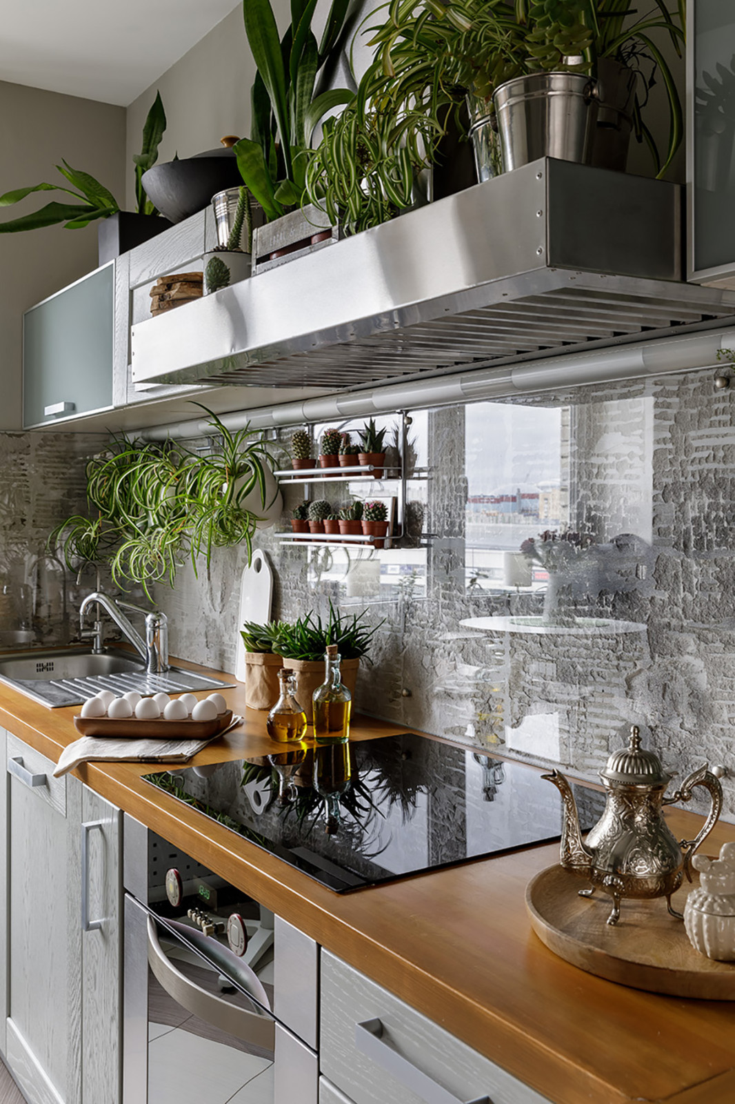 Кухня-гостиная в трехкомнатной квартире