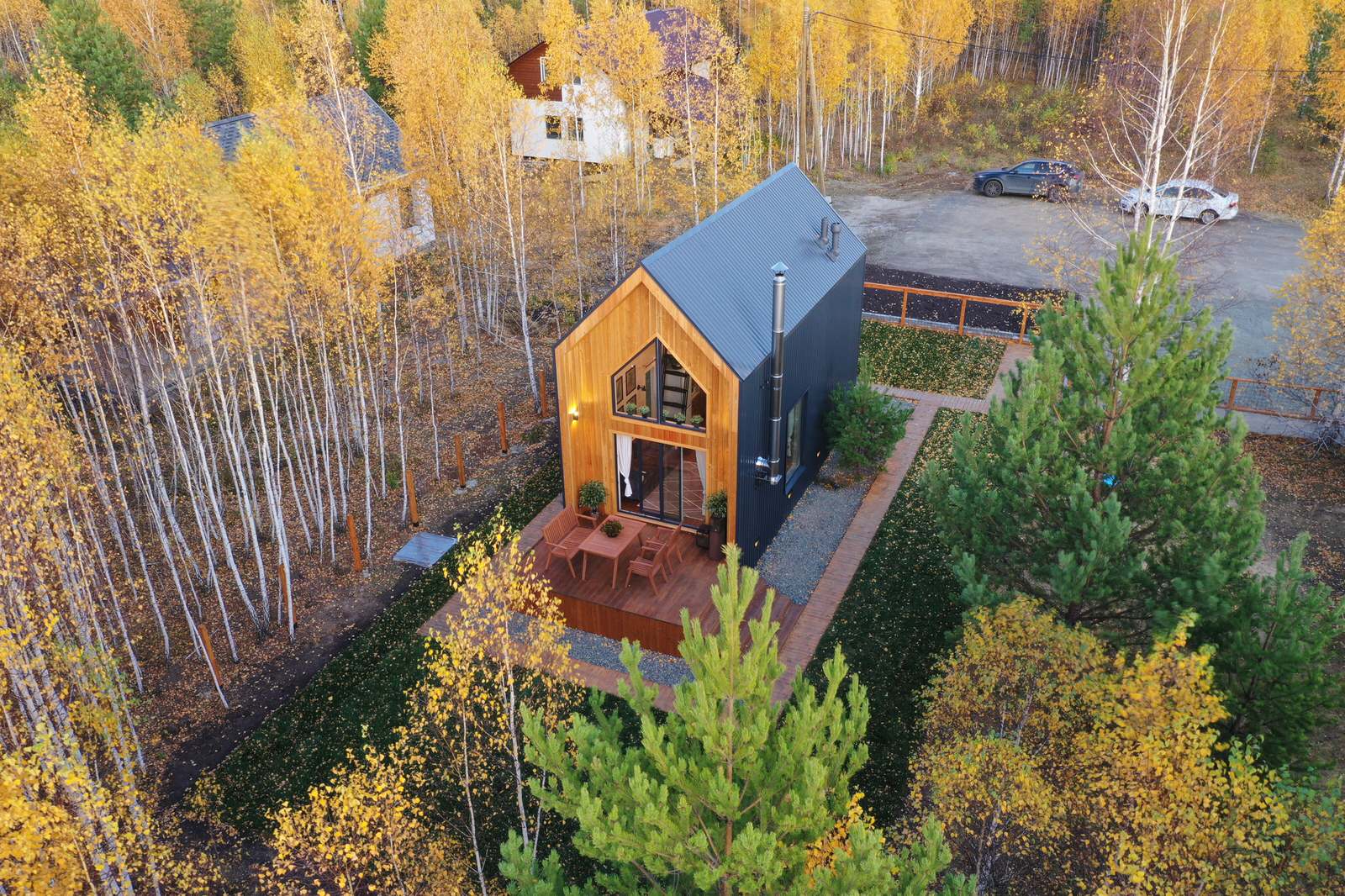 Компактная дача в стиле барнхаус.