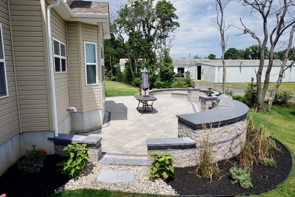 Tinton Falls, NJ: Bar/Patio with Firepit Alcove
