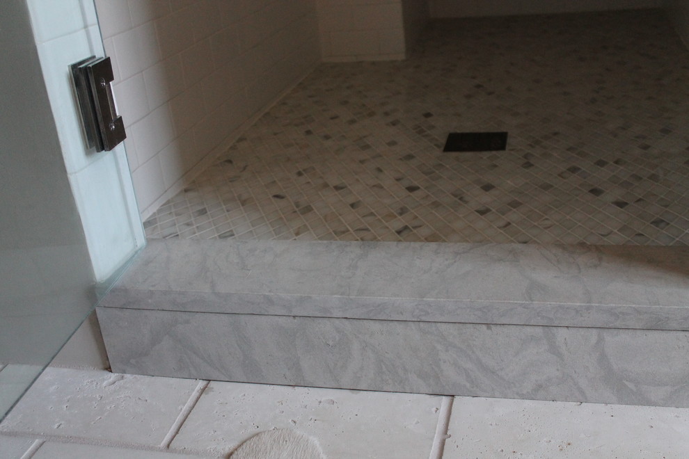 Transitional home design photo in Birmingham