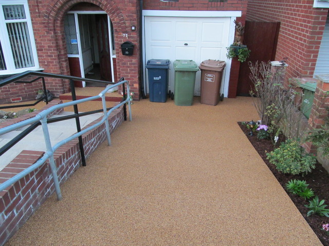 RESIN BOUND PAVING DRIVEWAYS SURFACING FLOORING SUNDERLAND TYNE AND WEAR klassisk-hus-og-facade