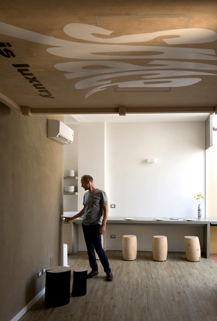 Space is luxury industrial-comedor