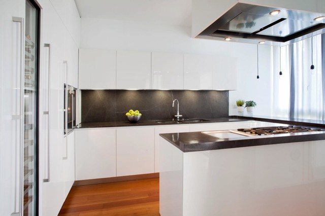 Cucina equipaggiata a Mariano Comense contemporary-kitchen