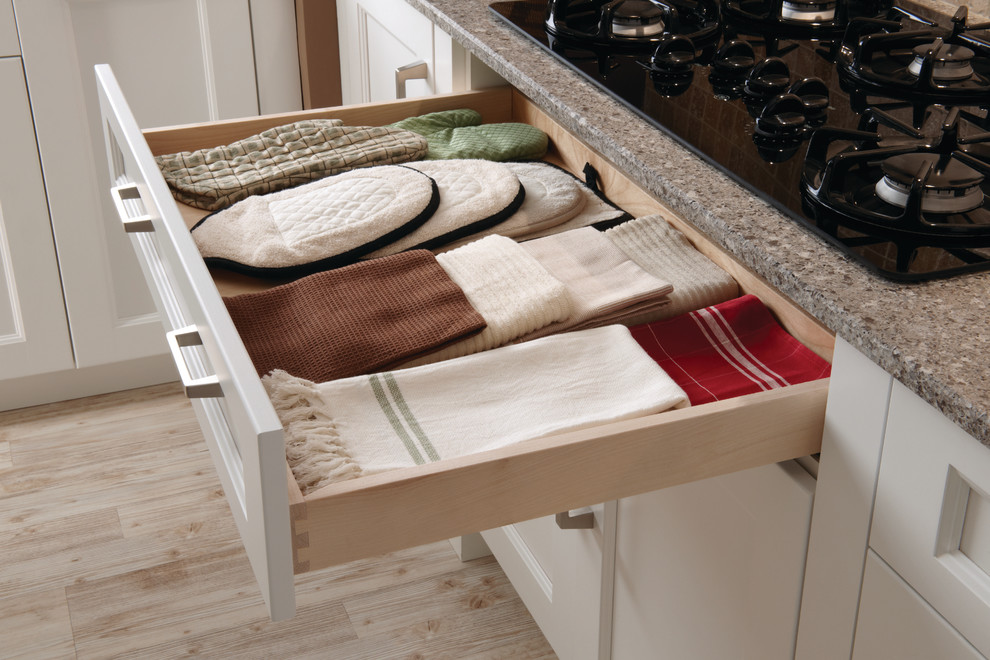 Kitchen - transitional kitchen idea
