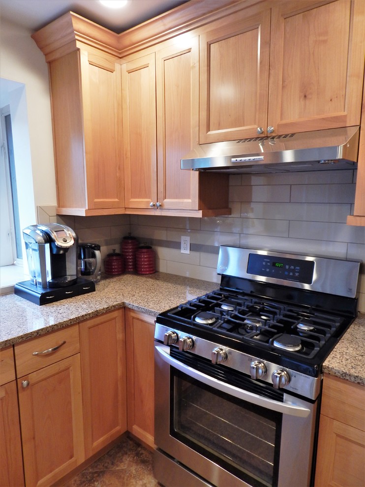 Kitchen - transitional kitchen idea in Seattle