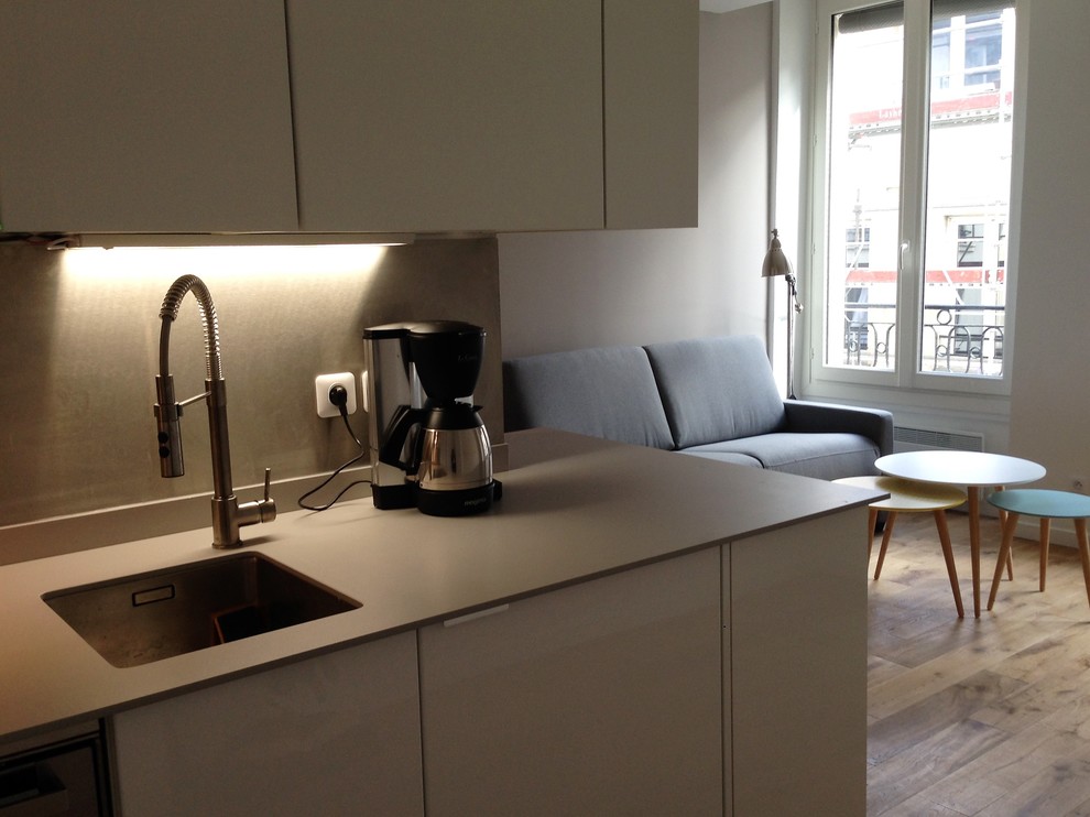 Un studio de 21m2 optimisés - la cuisine et le salon