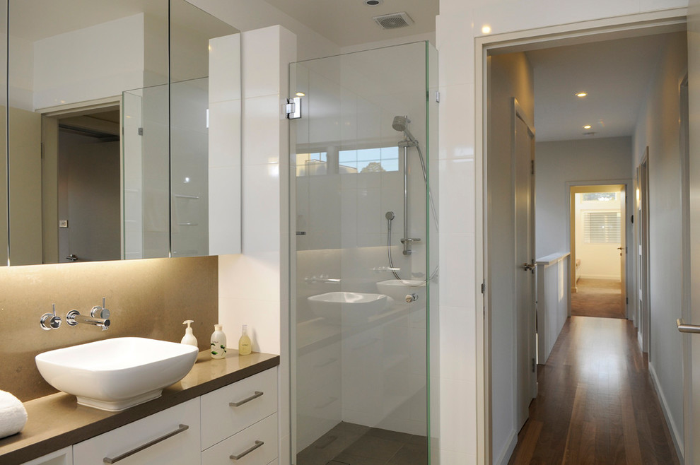 Contemporary bathroom in Sydney.