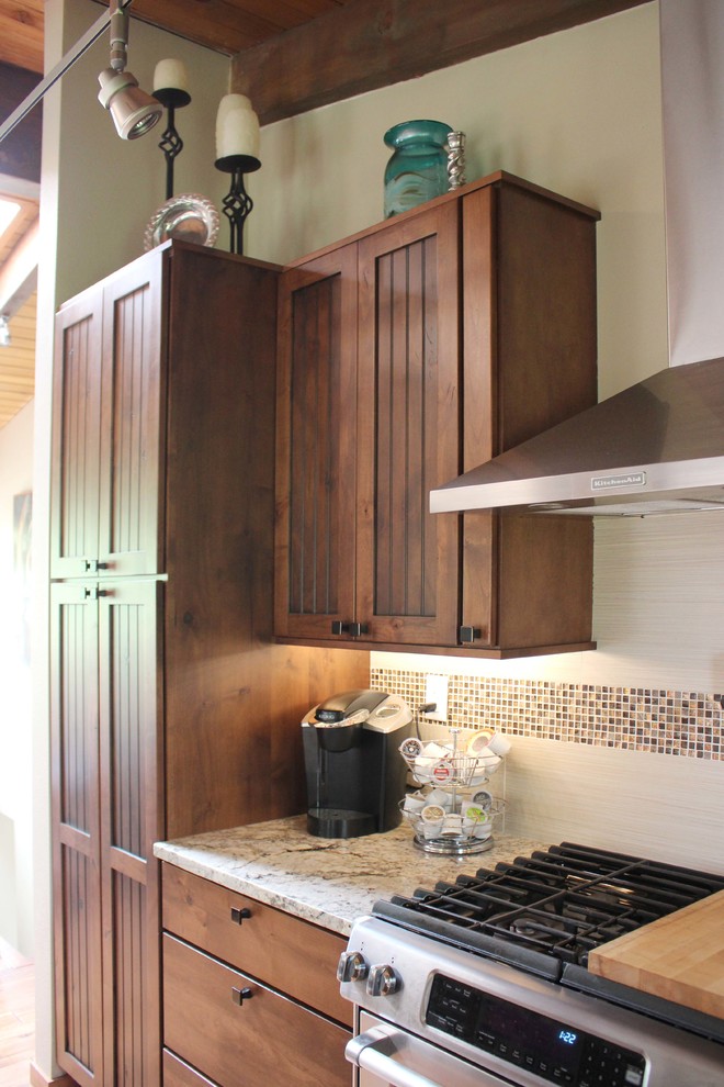 Mid-sized mountain style l-shaped light wood floor eat-in kitchen photo with a drop-in sink, dark wood cabinets, granite countertops, beige backsplash, stainless steel appliances and an island