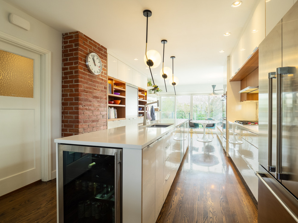 Transitional kitchen photo in Vancouver
